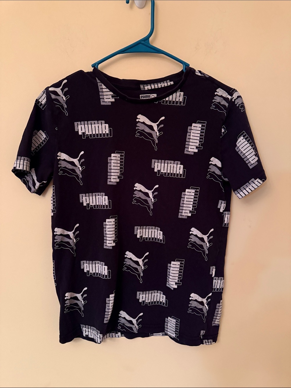 Puma Black Short Sleeve Tee with All-Over White Logos Size Large 14-16